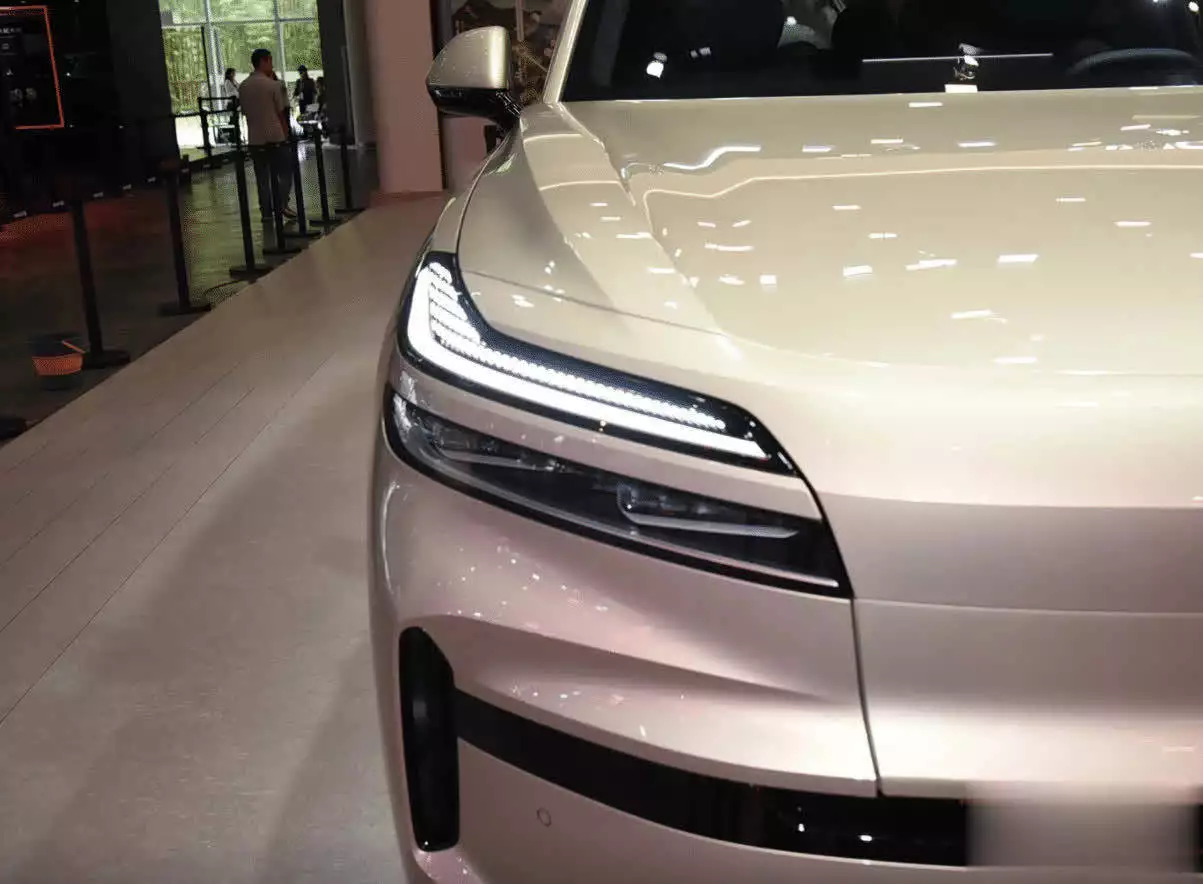 蔚来黑马亮相！车长超5米1，比ES8便宜15万还能换电？