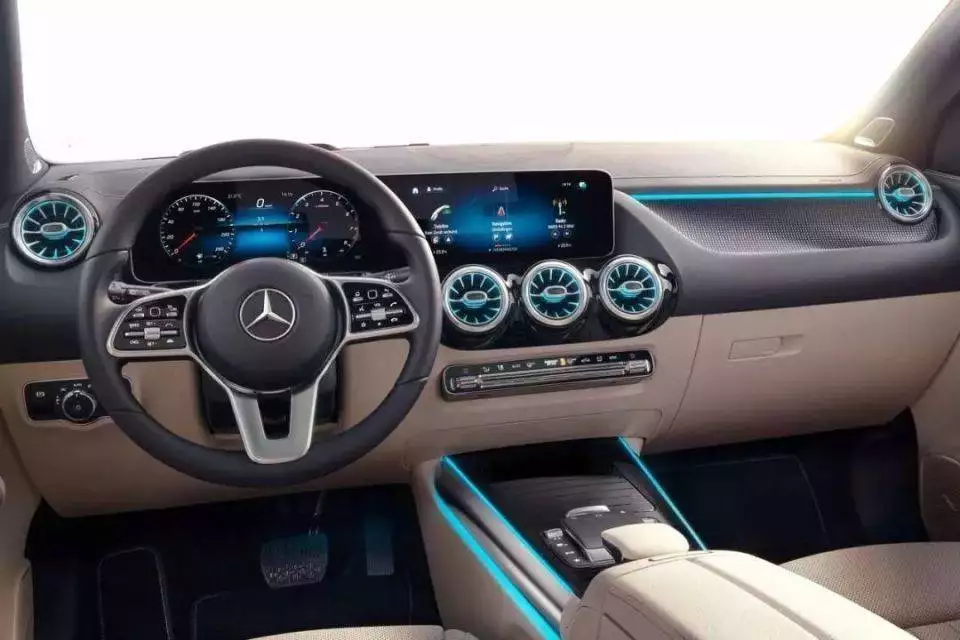 2025款奔驰GLA价格调整 奔驰GLA豪华氛围营造 奔驰GLA与宝马X1奥迪Q3对比_最便宜的奔驰是哪款