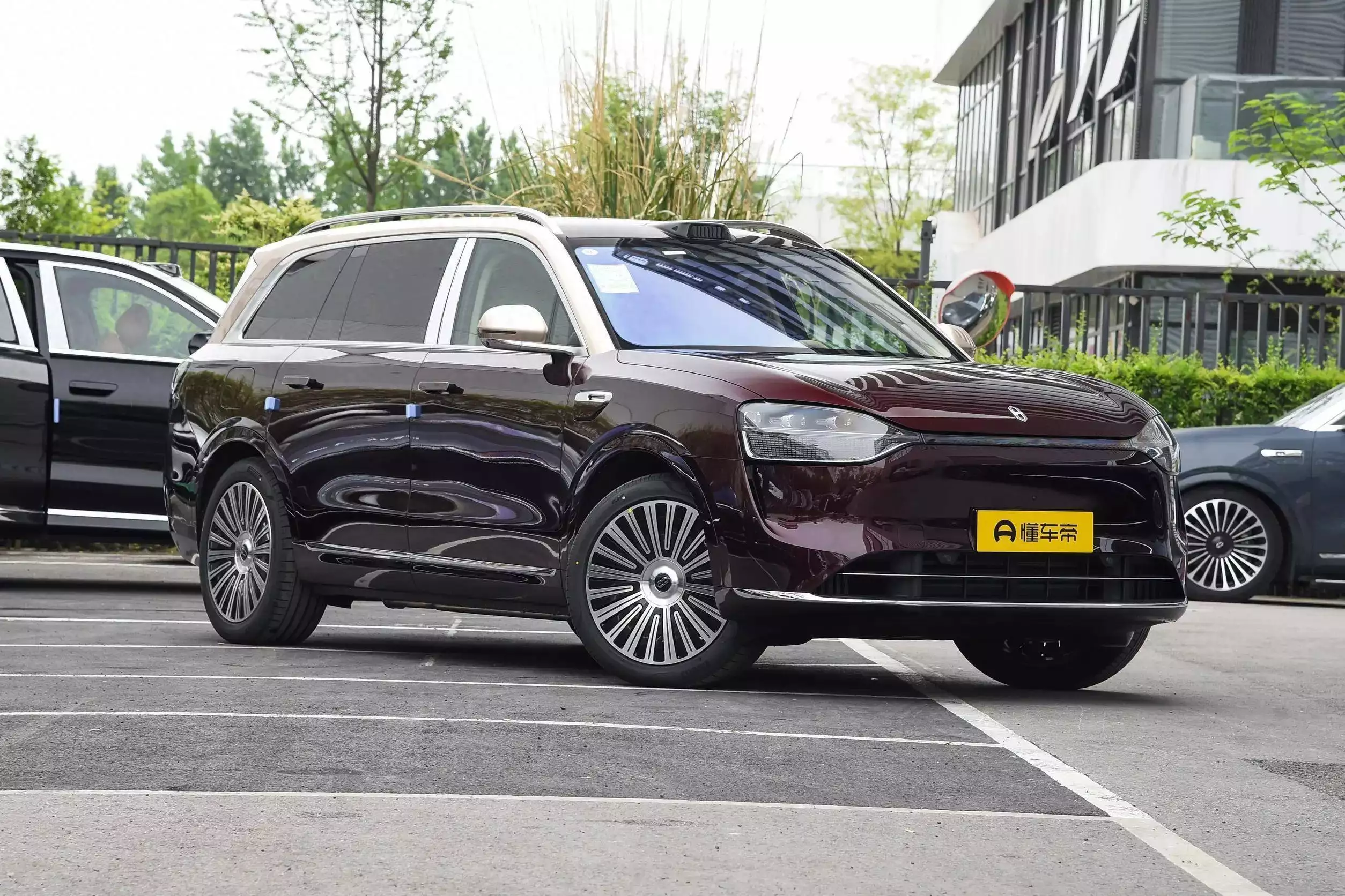 家用旗舰首选？问界M9优缺点剖析，看完再做决策