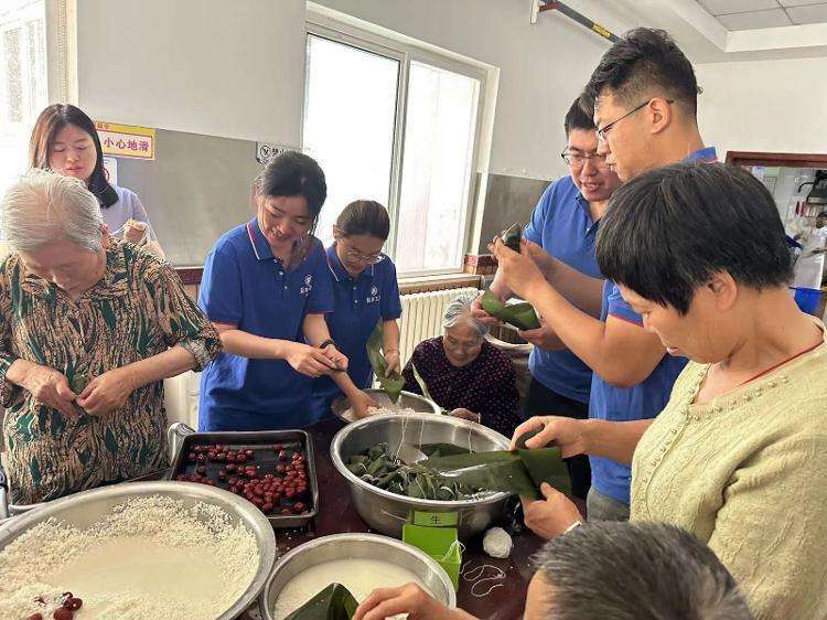 青岛水务益水公司开展“粽香端午节，情暖养老院”志愿服务活动