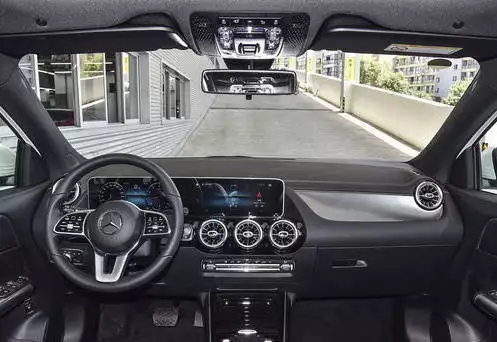 最便宜的奔驰是哪款_2025款奔驰GLA价格调整 奔驰GLA豪华氛围营造 奔驰GLA与宝马X1奥迪Q3对比