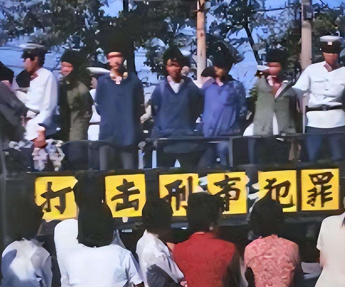 2010年，77岁云南老人即将刑满释放，却求狱警将他重新送回监狱