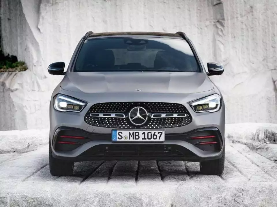 2025款奔驰GLA价格调整 奔驰GLA豪华氛围营造 奔驰GLA与宝马X1奥迪Q3对比_最便宜的奔驰是哪款