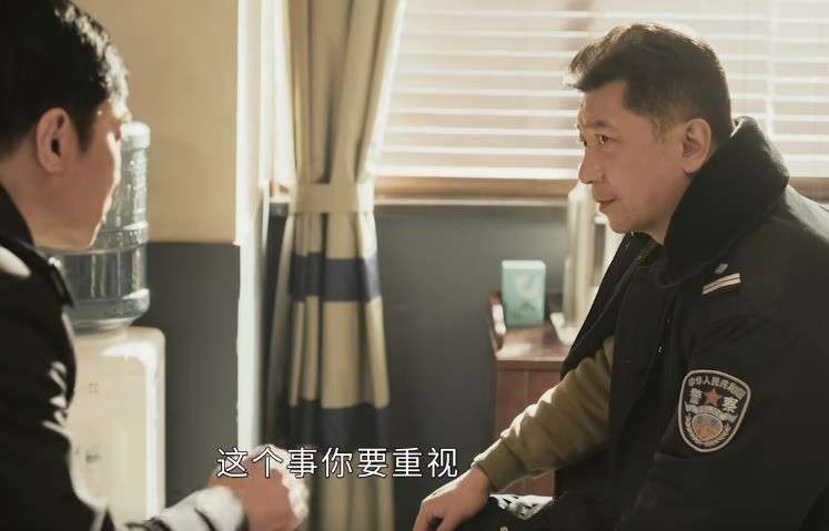 扫黑剧又出天花板级王炸，尺度炸裂，《狂飙》请靠边站