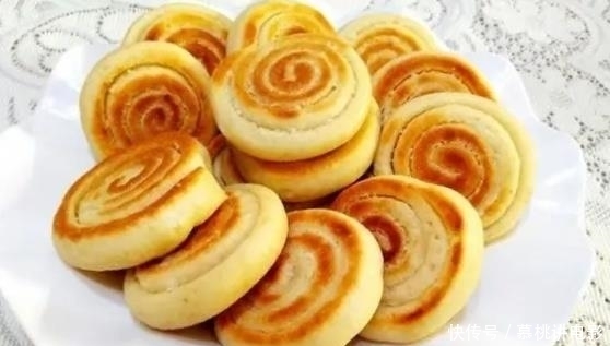  试试|花卷别再蒸着吃了，试试农村厨娘新做法，保准大人小孩都爱吃