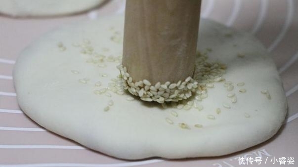 牛肉饼|家庭版牛肉饼制作教程,调馅有讲究冷藏1小时,汁多还鲜香