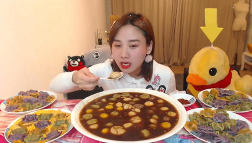 这一|密子君挑战200个汤圆,盘下这一物曝光后,网友:这个真忍不了