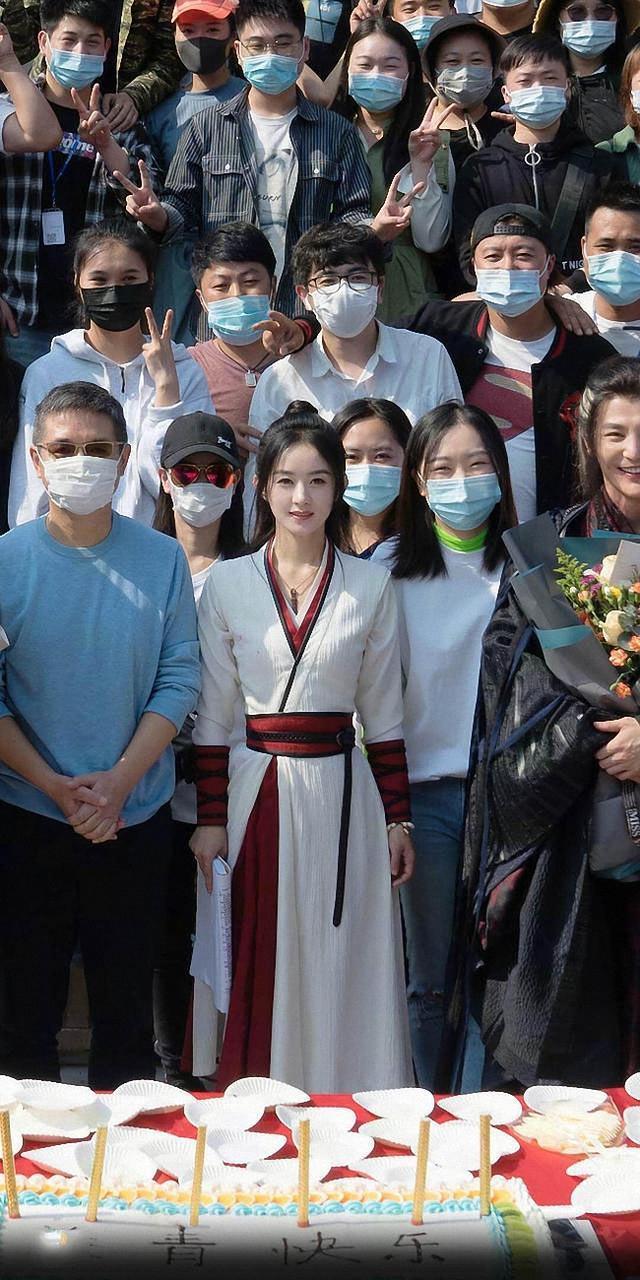  拍摄|《有翡》拍摄完成，赵丽颖王一博罕见剧照爆出，两人互怼被笑翻了