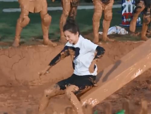 教养|Baby录节目发生意外,看到第1个冲过去的是谁后,教养是装不出来的