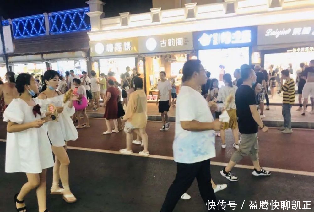  步行街|北戴河这条超火步行街，晚上十点仍热闹非凡！