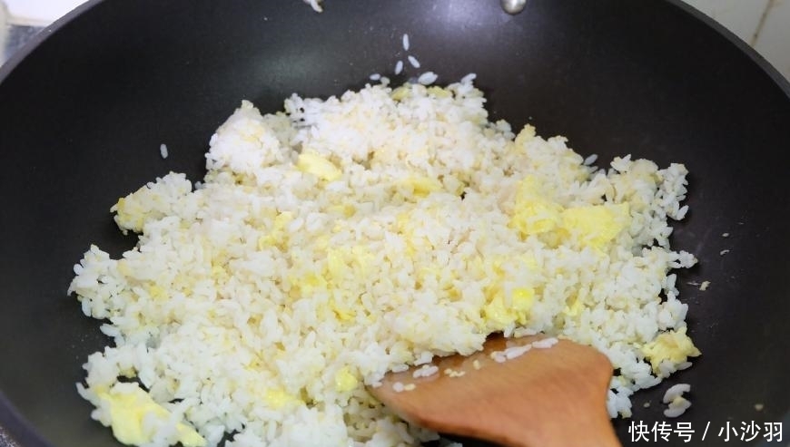  蛋炒饭|大排档老板: 蛋炒饭别只会放酱油! 多放一点它, 美味提升1倍
