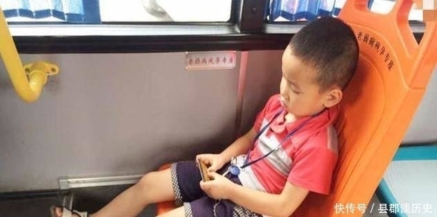 大爷|“起开，没看我是老人吗”，80岁大爷逼孩子让座，妈妈做法太赞了