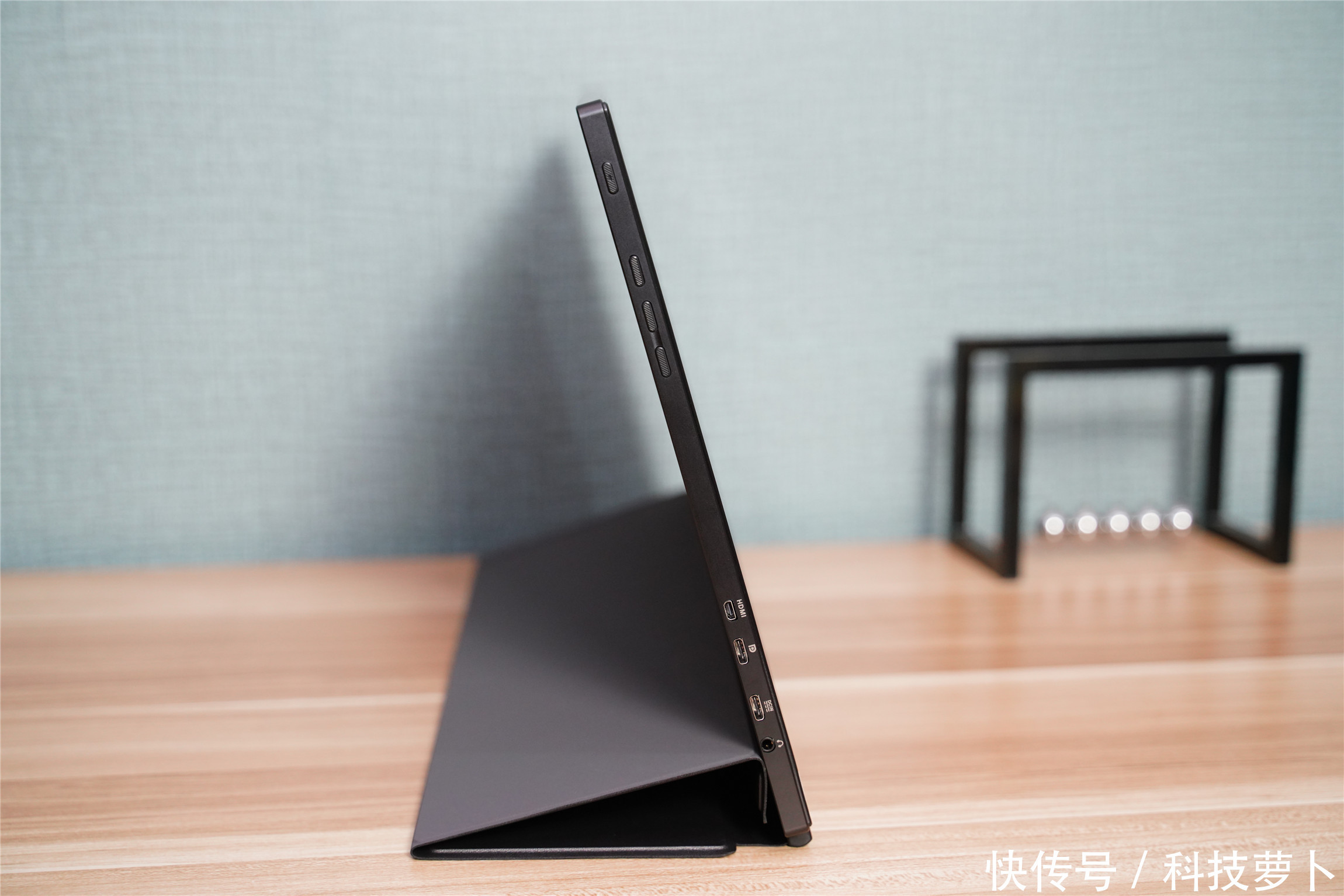  全球|全球首款240Hz+3ms电竞便携显示器，ROG XG17AHP评测