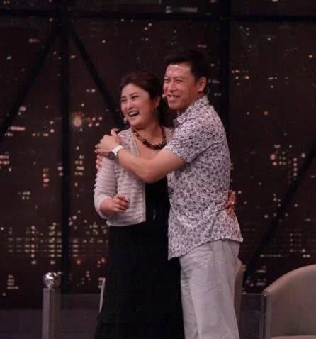 孩子|他出道就是巅峰,曾和原配妻子闹过3次离婚,如今依然相守至今