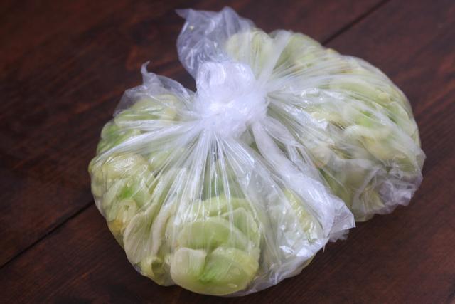  冷冻|夏天把黄瓜冷冻起来，留到冬天炒肉吃，特别香，我每年都做