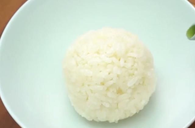 日本|日本学生吐槽中国美食,炫耀自己国家米饭有四种吃法,网友微笑