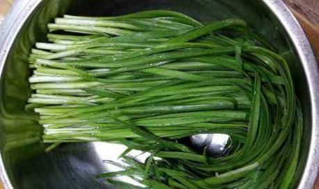 韭菜|韭菜炒鸡蛋,有人先炒韭菜,有人先炒鸡蛋,顺序错了,难怪不好吃