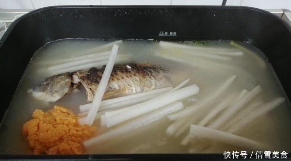  不鲜|无论煮什么鱼，直接下锅大错特错，少了这1步，鱼汤不鲜，腥味浓