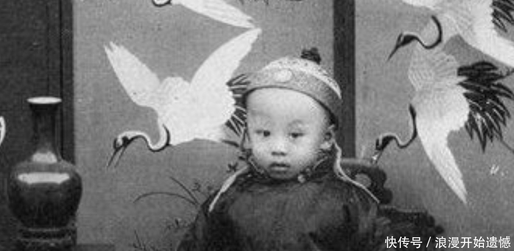 挂错|老人逛故宫说: 挂错照片了! 专家: 不懂装懂, 老人: 这是我爹