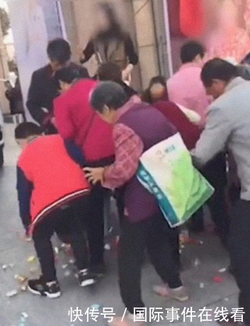 车头|河南老人组团拦截结婚车队，趴车头勒索红包香烟