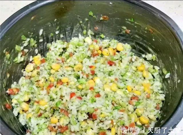 米饭|剩米饭别再炒着吃了,这样做简单营养又美味,我家一周吃3次