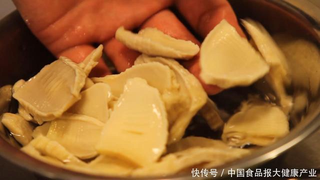 大厨|爆炒腰花全教程来了，大厨教你这几招，在家也能学着做！