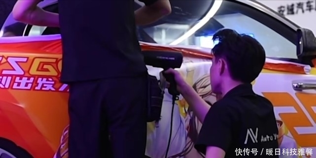  改造|硬核玩家将劳斯莱斯改造成“痛车”，真是高成本的二次元