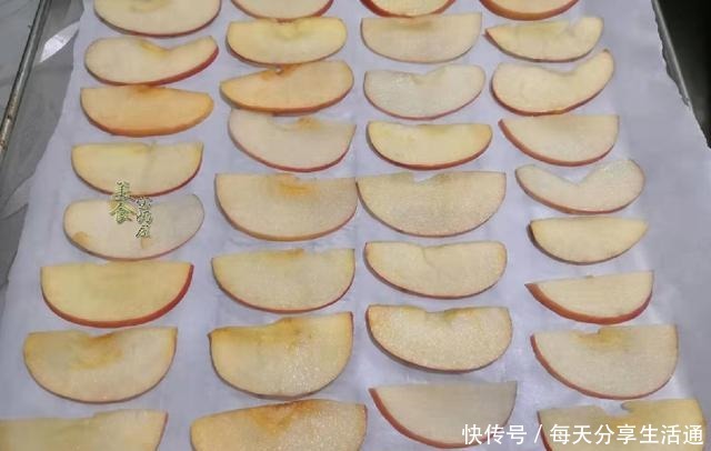 简单|爱吃零食的有口福了,5个苹果,切一切简单一做,比薯片营养好吃