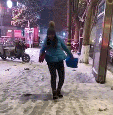 GIF|搞笑GIF:妹子,你就别扯淡了,我以为你要洗衣服呢