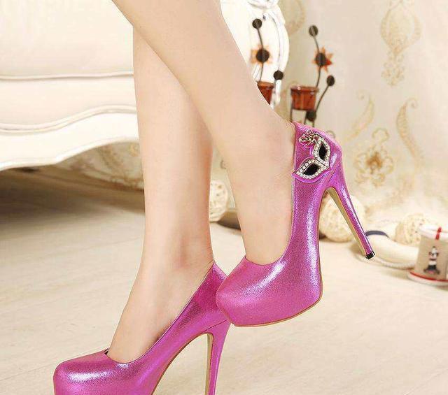 趣闻|历史趣闻万万想不到,高跟鞋的发明跟这个伟大的皇帝有关!