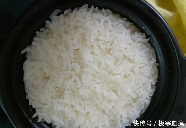 放盐|煮米饭,有人放醋有人放盐?都错了,学会一招米饭香软,粒粒分明
