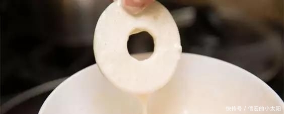  面粉|这才是煎饼果子最好吃的做法,煎饼香,果子酥,比外面卖的还好吃