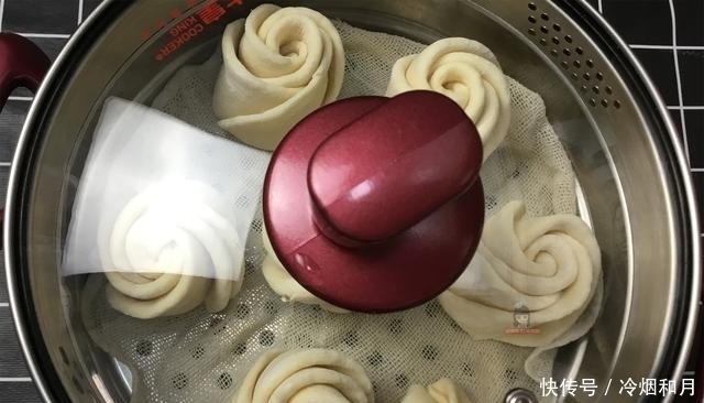 快速|奶香小花卷快速做法,一次醒发成型,香甜松软,孩子超爱吃