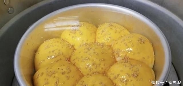 不用|家有面粉和鸡蛋,就能做面包!不用烤箱,简单一做,暄软又拉丝