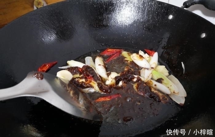 特别|炖鱼时,加酒加醋去腥是大错特错教你最好吃做法,上桌就抢光