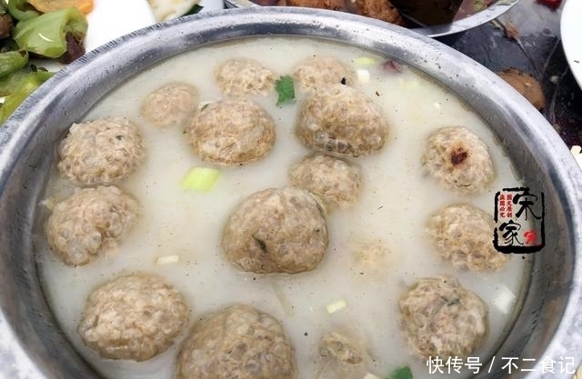 农村|农村330元一桌的宴席，鸡鸭鱼肉都有，利润在哪？