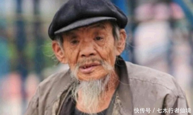 用水|拾荒老人3毛卖一铁疙瘩,废品站老板用水洗净后,转手卖出260万