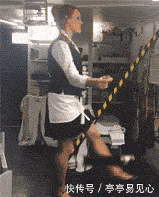 悄悄|悄悄跟你说:小短腿除了可爱,捡钱速度也更快