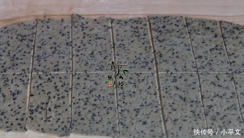 酥脆|用面粉做的小零食,喷香酥脆,一会儿就做1锅,大人孩子抢着吃