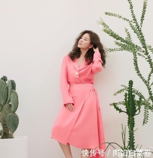 越来越|宋慧乔情人节大片曝光,爆炸头配短裙太撩人,网友:越来越敢穿