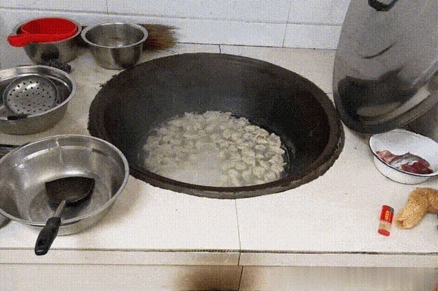  怀疑|第一次去农村婆婆家，她包饺子的食材让我怀疑人生，这下长见识了