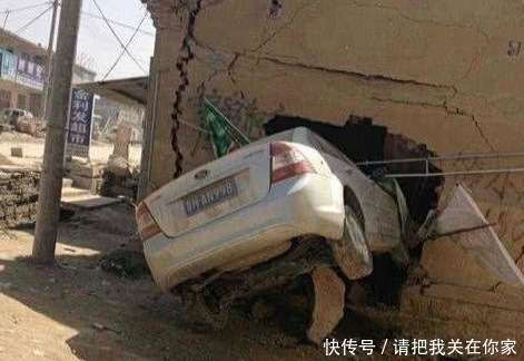 搞笑|搞笑段子趣味图片:车差点把房子给撞塌了啊,也是厉害了,哈哈