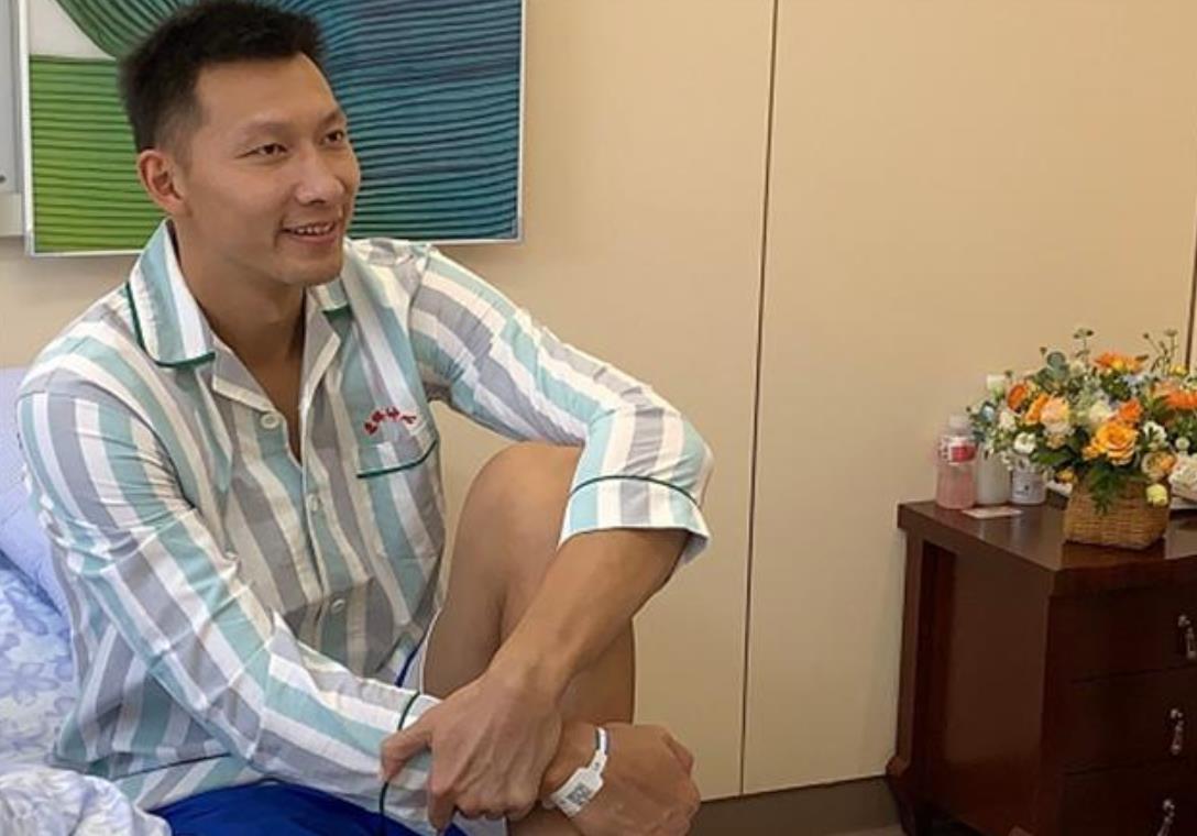 易建联|易建联近况曝光!姚明举动再引热议,球迷:像是在喝娃哈哈