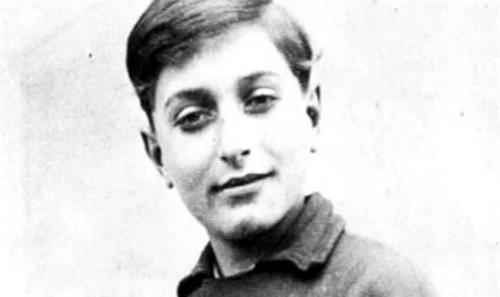  国家|他是世界雇佣兵之王，30年娶6个妻子，干掉4位总统，还自建一国家