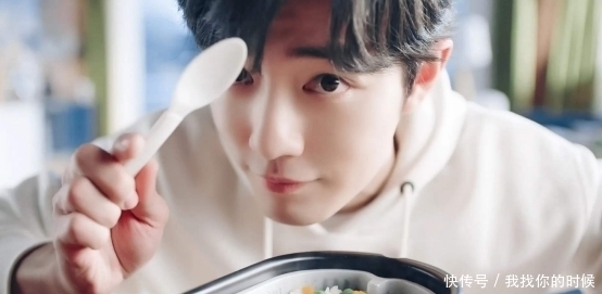  扇子|肖战周边鲸鱼小扇子爆火，一把扇子有什么值得抢的？原因在这里