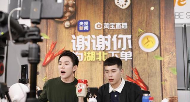  付鹏的人|李佳琦小助理单干后，走高端路线，推荐的袜子打完折还要30一双