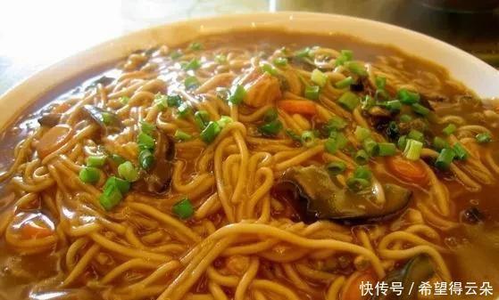 十足|特色美食泉州卤面,汤浓料足Q弹爽口,十足的闽南风味