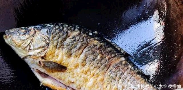 鱼皮|你会煎鱼吗?直接下锅就“废”了,掌握3个技巧,鱼皮不破不粘锅