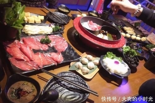 火锅|继海底捞后,这款“熊火锅”又火了,看到食物后,顾客不吃了