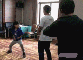 搞笑|搞笑GIF:妹子能打倒,厉害了